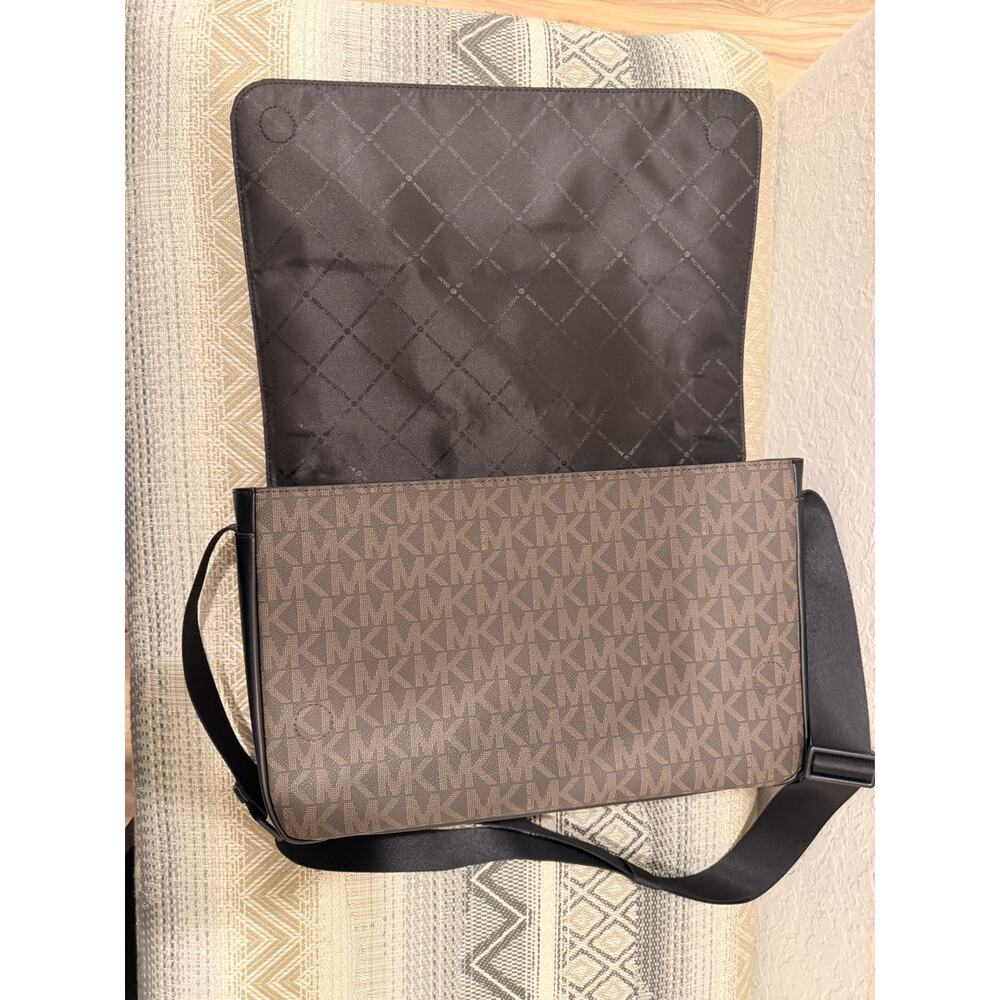 Michael Kors Brown MK Logo Messenger Bag Fits 17in laptop retails $348 Excellent - Picture 4 of 10